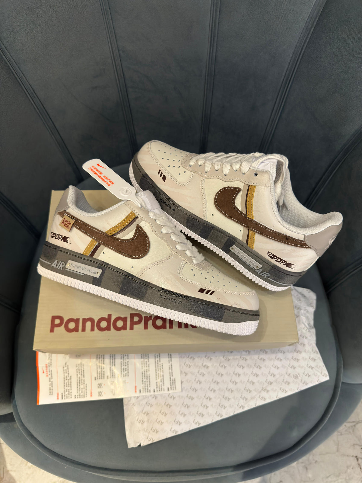 NIKE AIRFORCE1 LOW PANDA PRANK