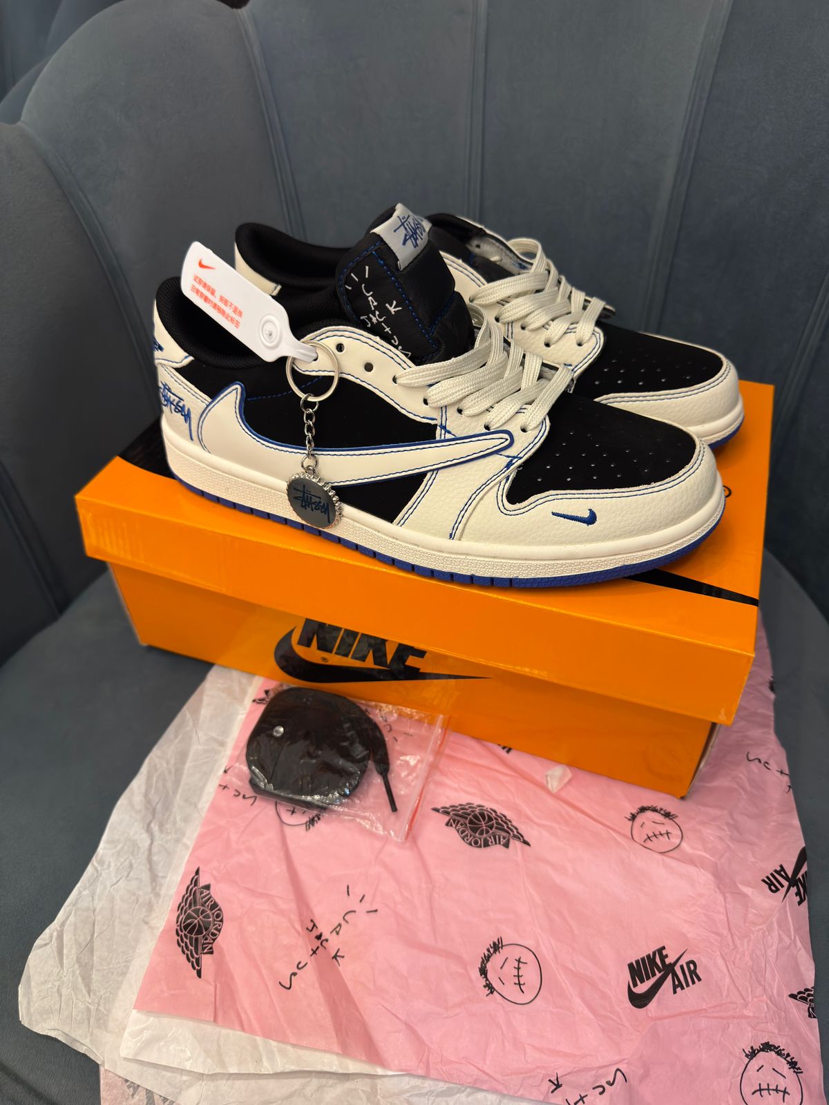 AIR JORDANS RETRO 1 LOW TRAVIS X STUSSY