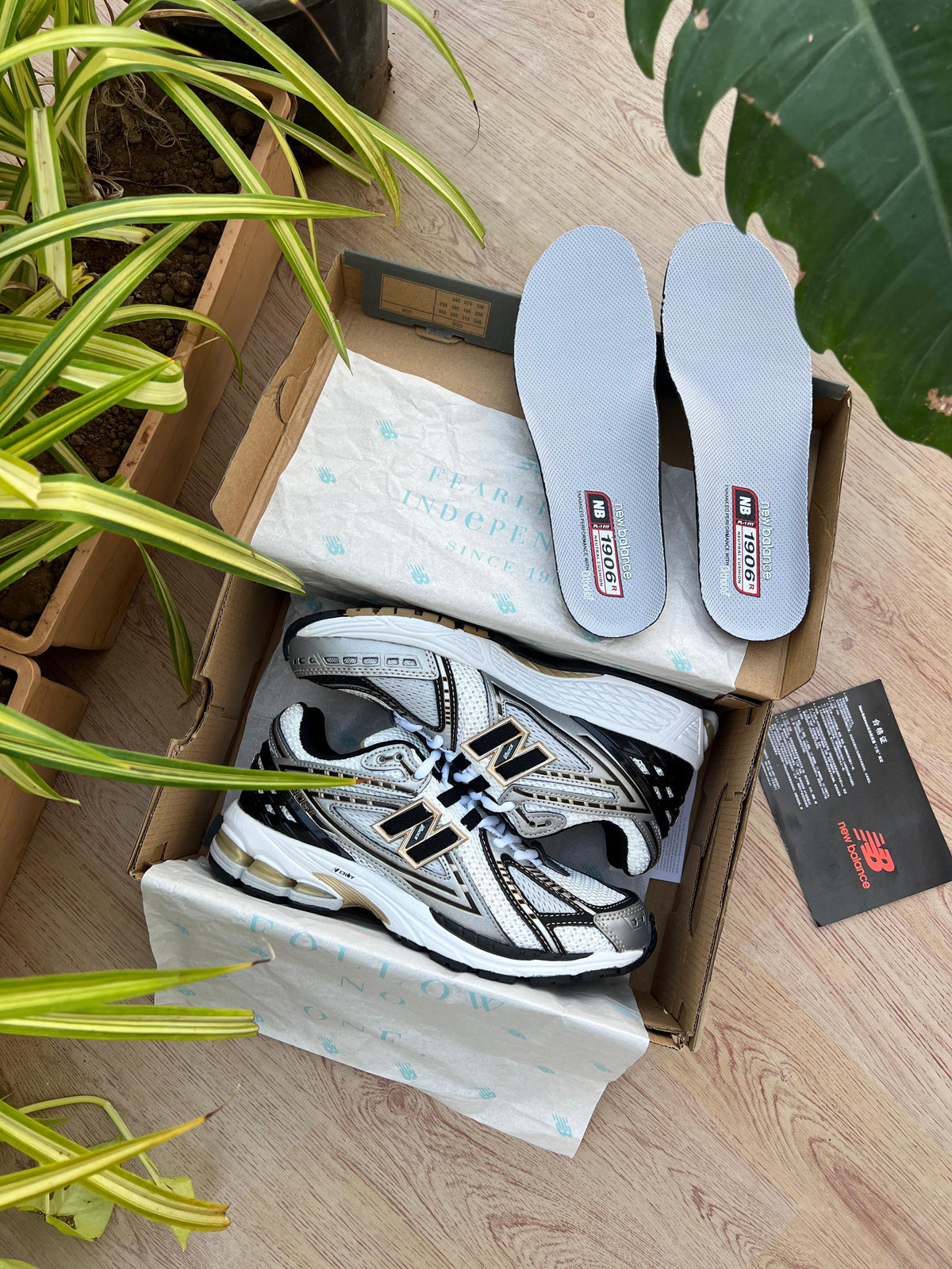 NEW BALANCE 1906R METALLIC SILVER GOLD