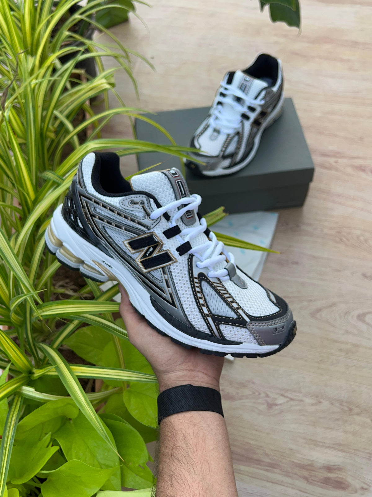 NEW BALANCE 1906R METALLIC SILVER GOLD