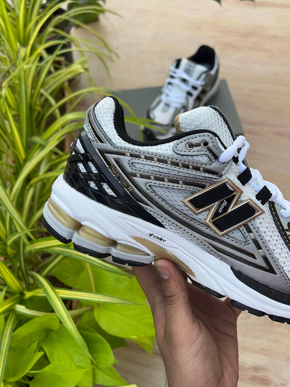 NEW BALANCE 1906R METALLIC SILVER GOLD