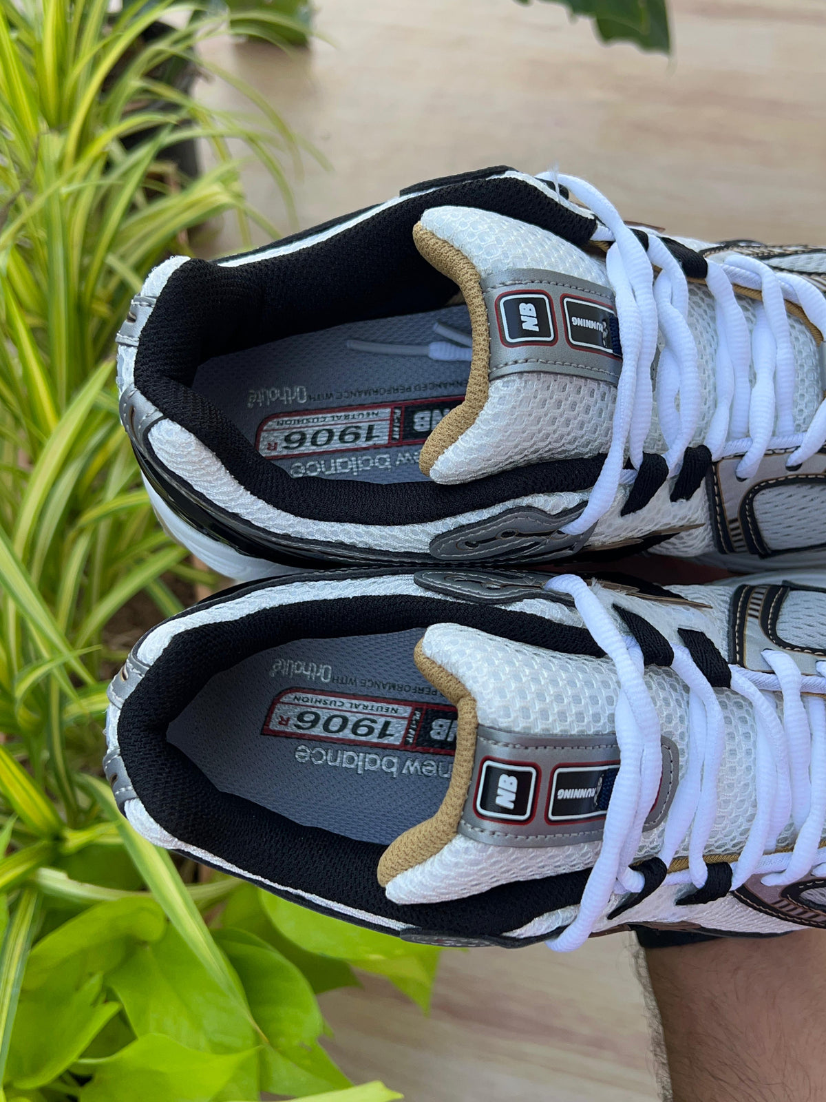 NEW BALANCE 1906R METALLIC SILVER GOLD