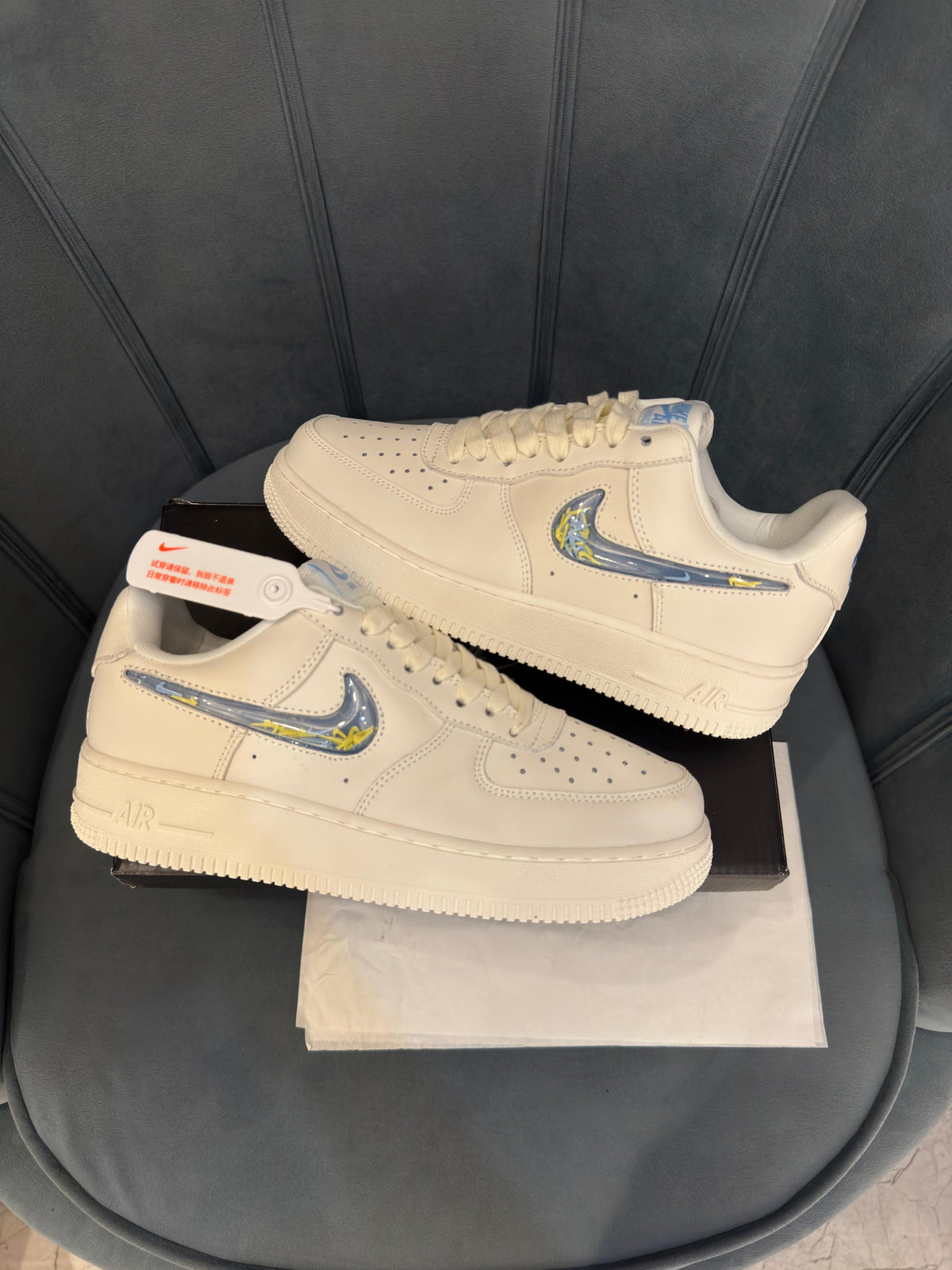 NIKE AIRFORCE ONE IREDESCENT PIXEL JELLY