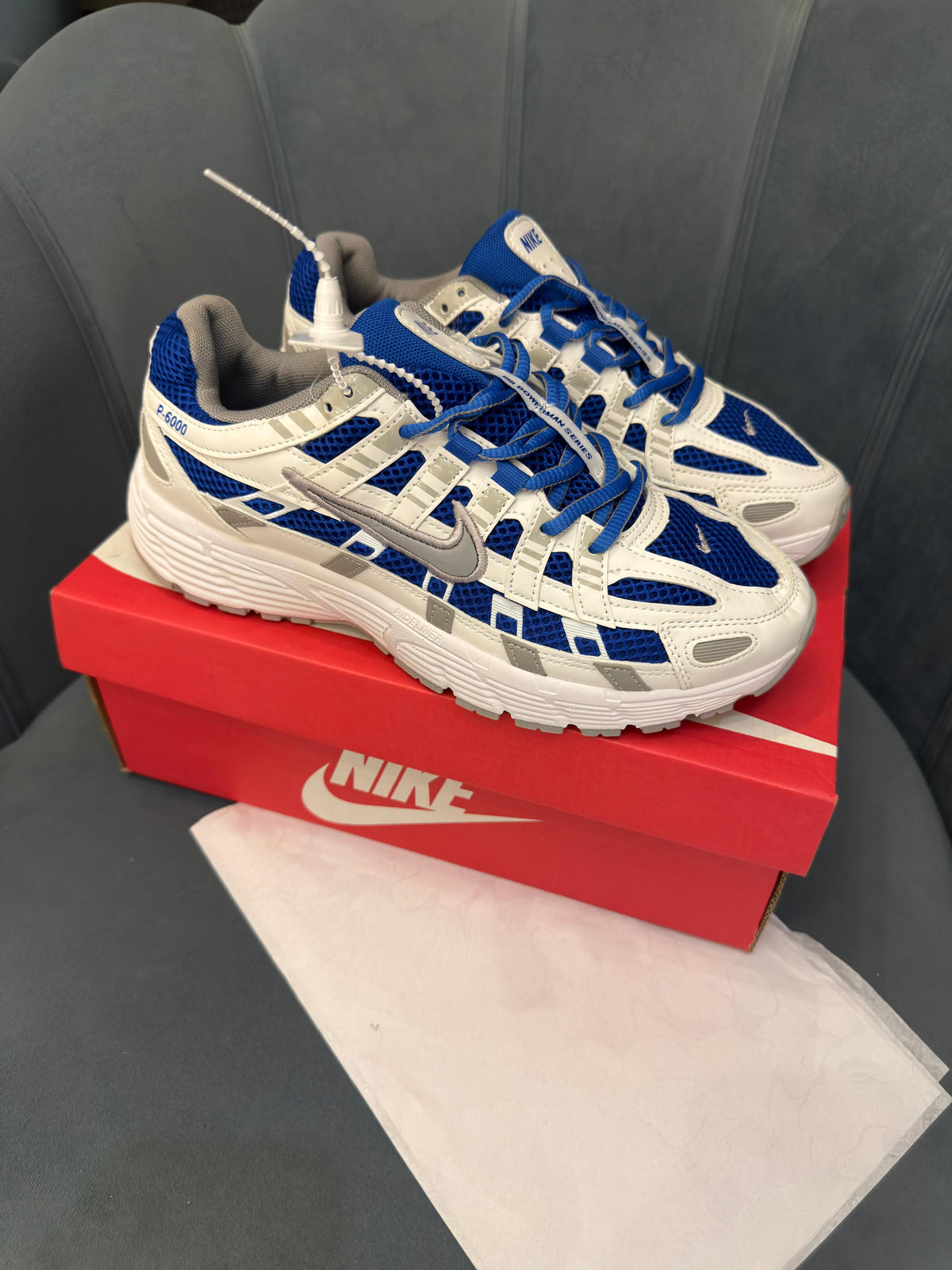 NIKE P-6000 TRAINER METALLIC ROYAL BLUE WHITE