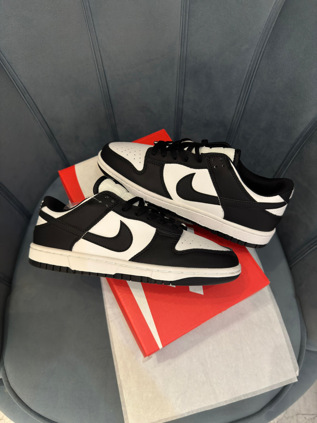 NIKE SB DUNK LOW PANDA