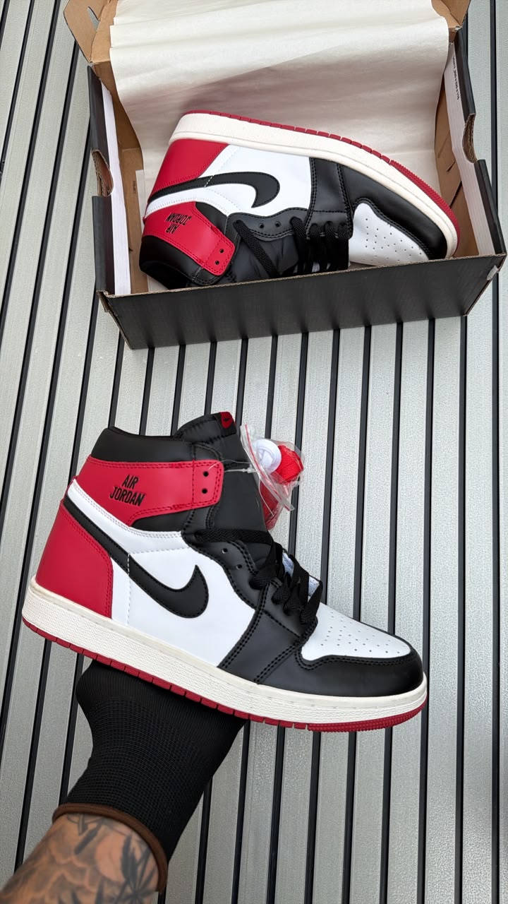 NIKE AIR JORDAN ONE