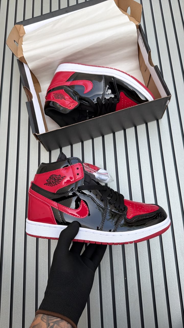 NIKE AIR JORDAN ONE