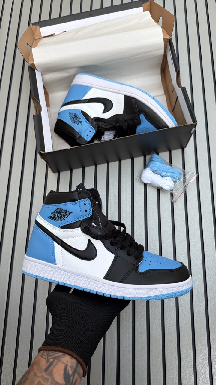 NIKE AIR JORDAN ONE