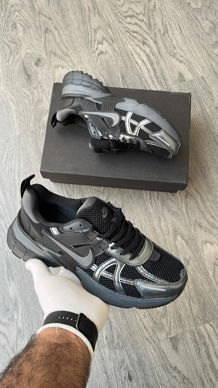 NIKE V2K RUN