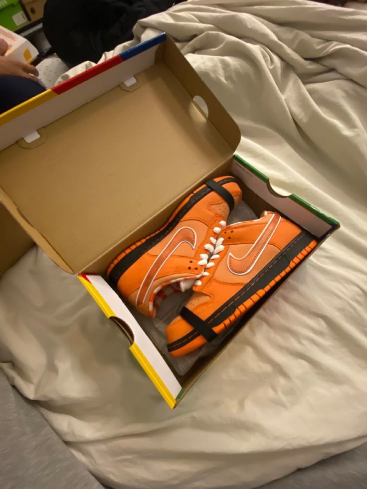 NIKE SB DUNK LOW LOBSTER ORANGE