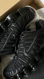 NIKE  AIRMAX SHOX TL TRIPPLE BLACK