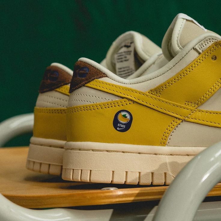 NIKE SB DUNK BANANA