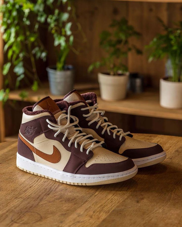 AIR JORDAN 1  MID SE BROWN BASALT MOCHA