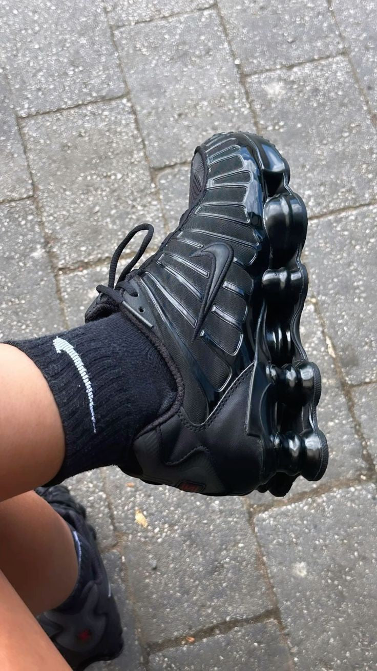 NIKE  AIRMAX SHOX TL TRIPPLE BLACK