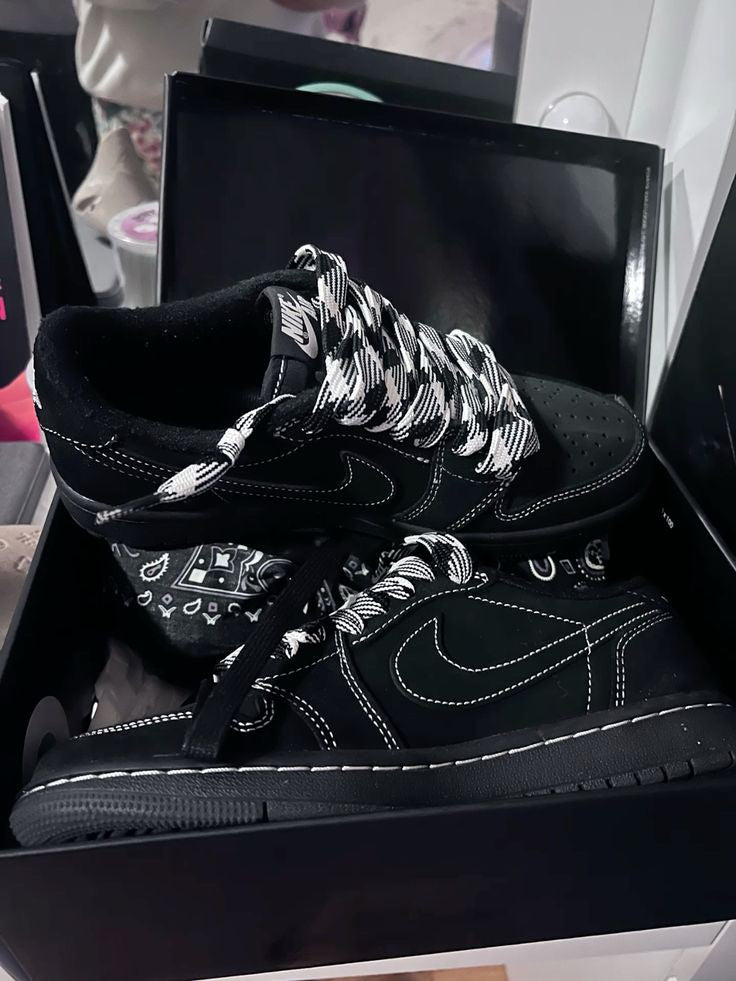 JORDAN 1 LOW X TRAVIS SCOTT  BLACK PHANTOM U.A