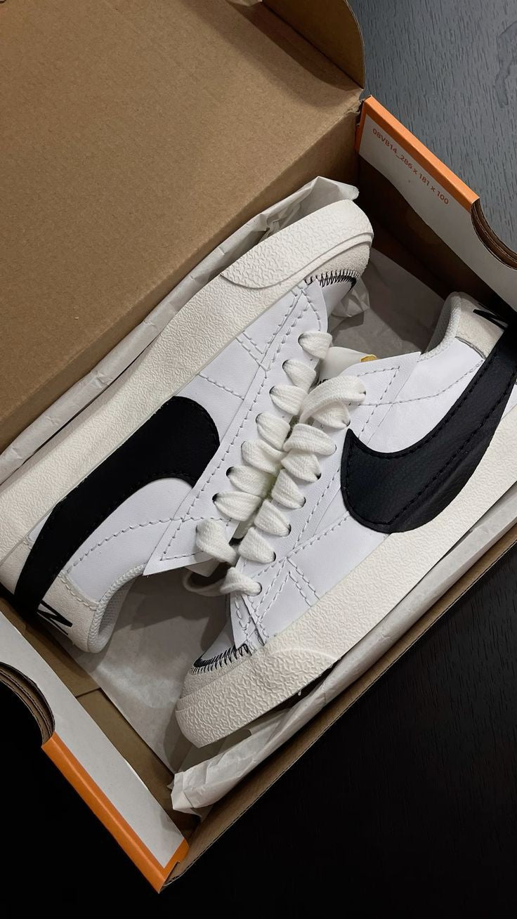 NIKE BLAZER LOW 77 X JUMBO SWOOSH