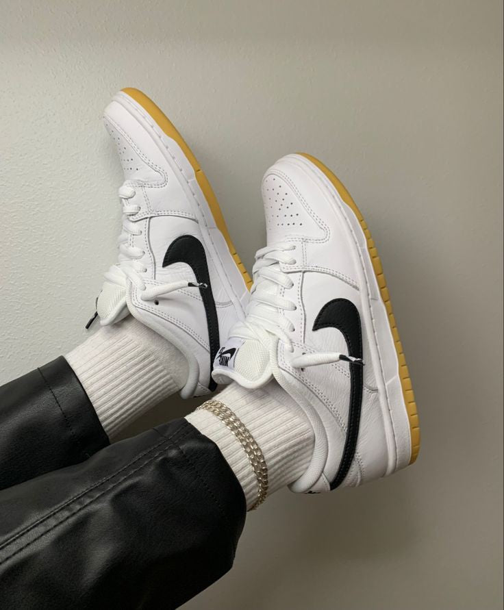 NIKE SB DUNK LOW WHITE GUM