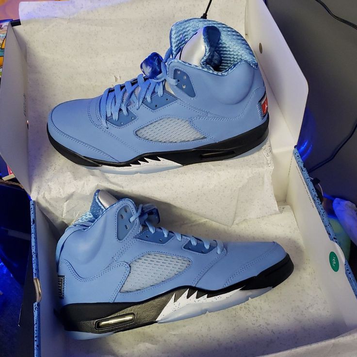 AIR JORDAN RETRO 5 UNC