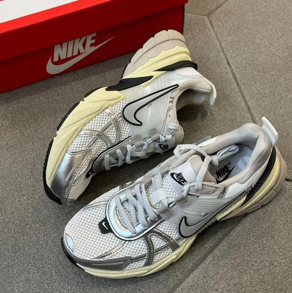 NIKE V2K RUN SILVER METALLIC