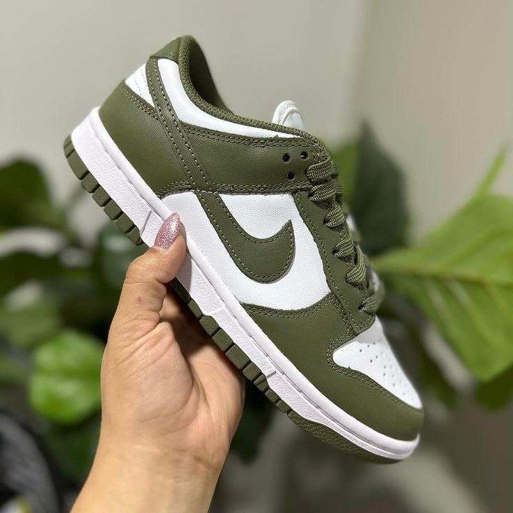 NIKE SB DUNK LOW MEDIUM OLIVE