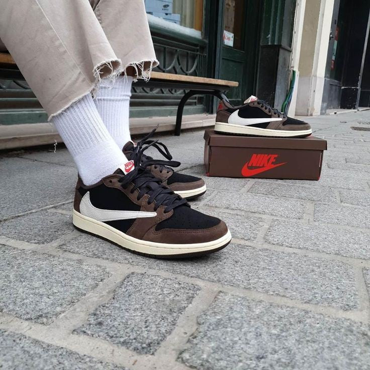 TRAVIS SCOTT x AIR JORDAN 1 LOW MOCHA