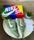 NIKE SB DUNK OIL GREEN AURA