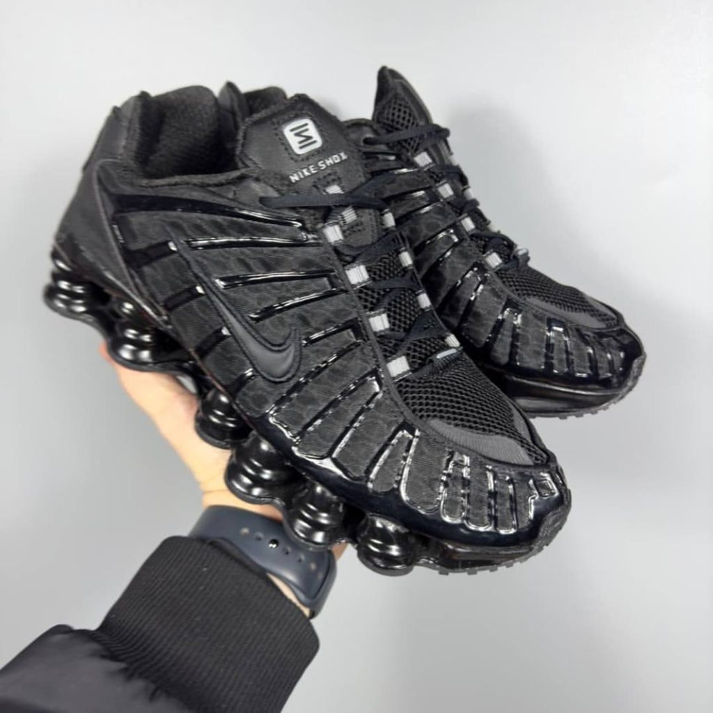 NIKE  AIRMAX SHOX TL TRIPPLE BLACK