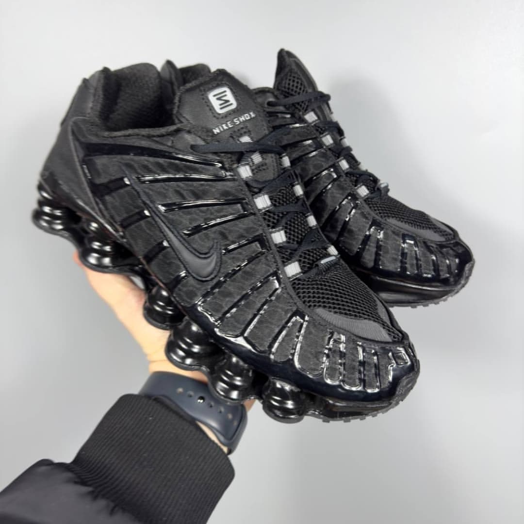 NIKE  AIRMAX SHOX TL TRIPPLE BLACK