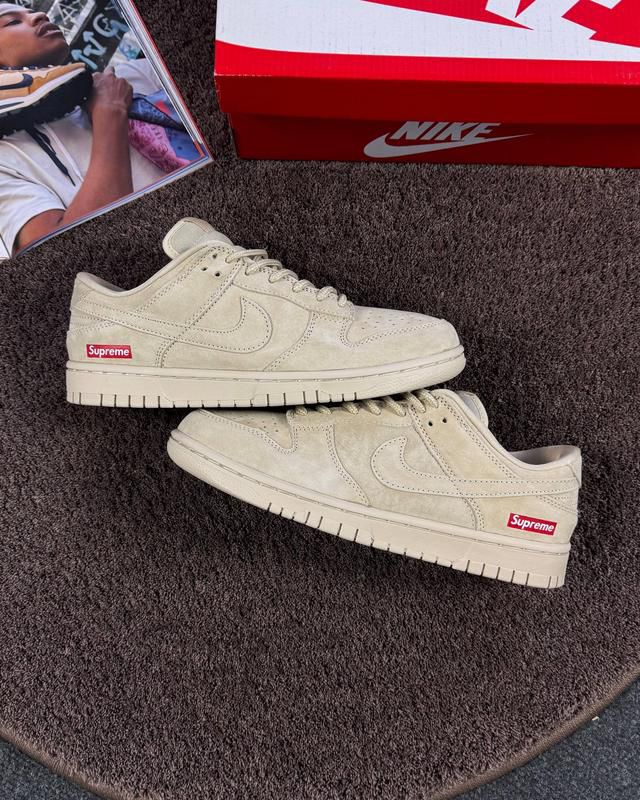 NIKE SB DUNK LOW X SUPREME BEIGE