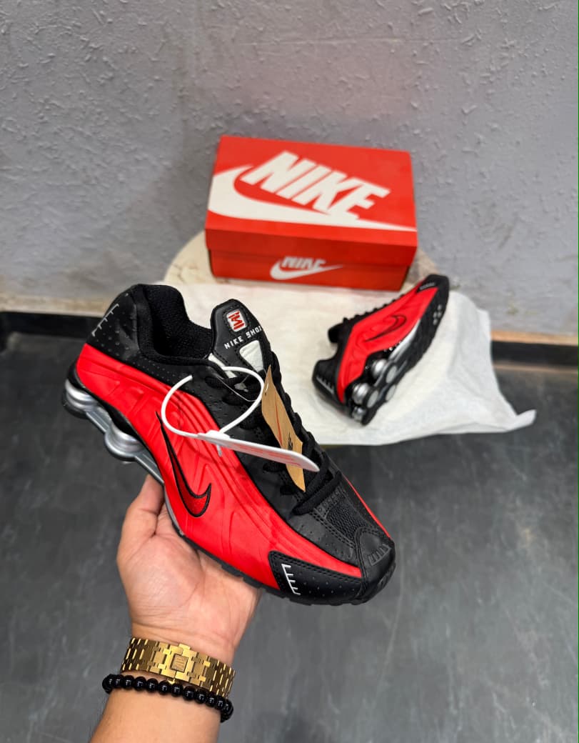 NIKE SHOX R4 UNIVERSITY RED BLACK