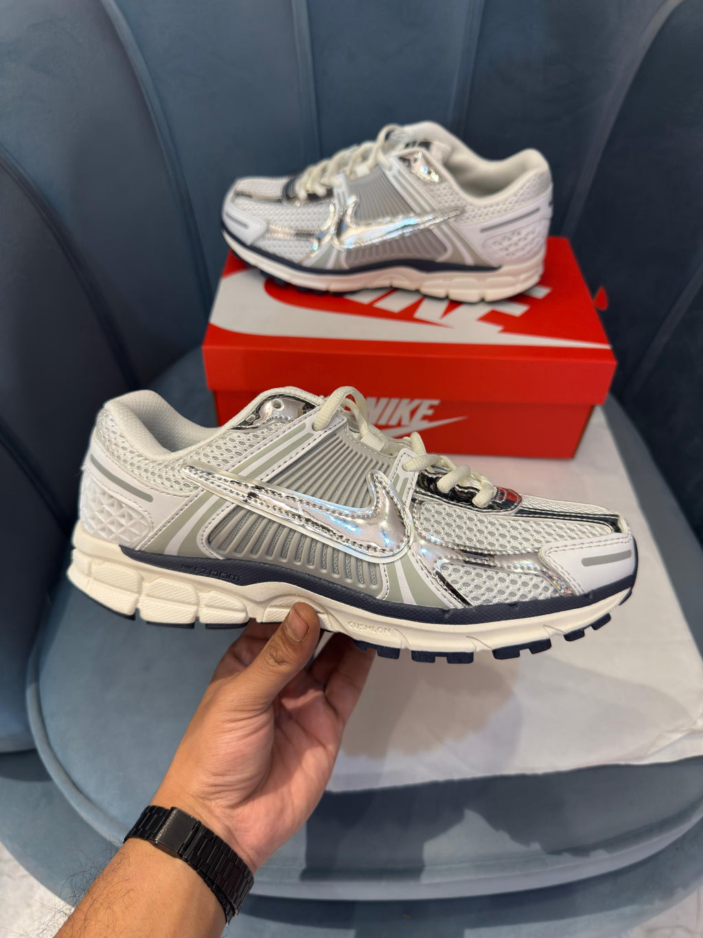 NIKE VOMERO 5 PHOTON DUST