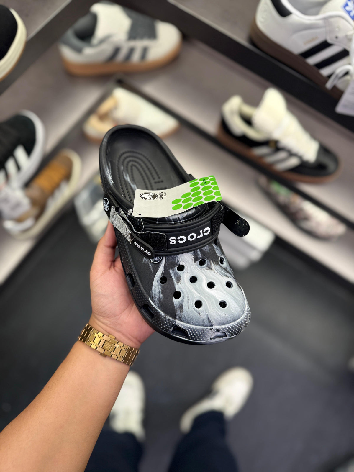 CROCS TIEDIE CLOGS