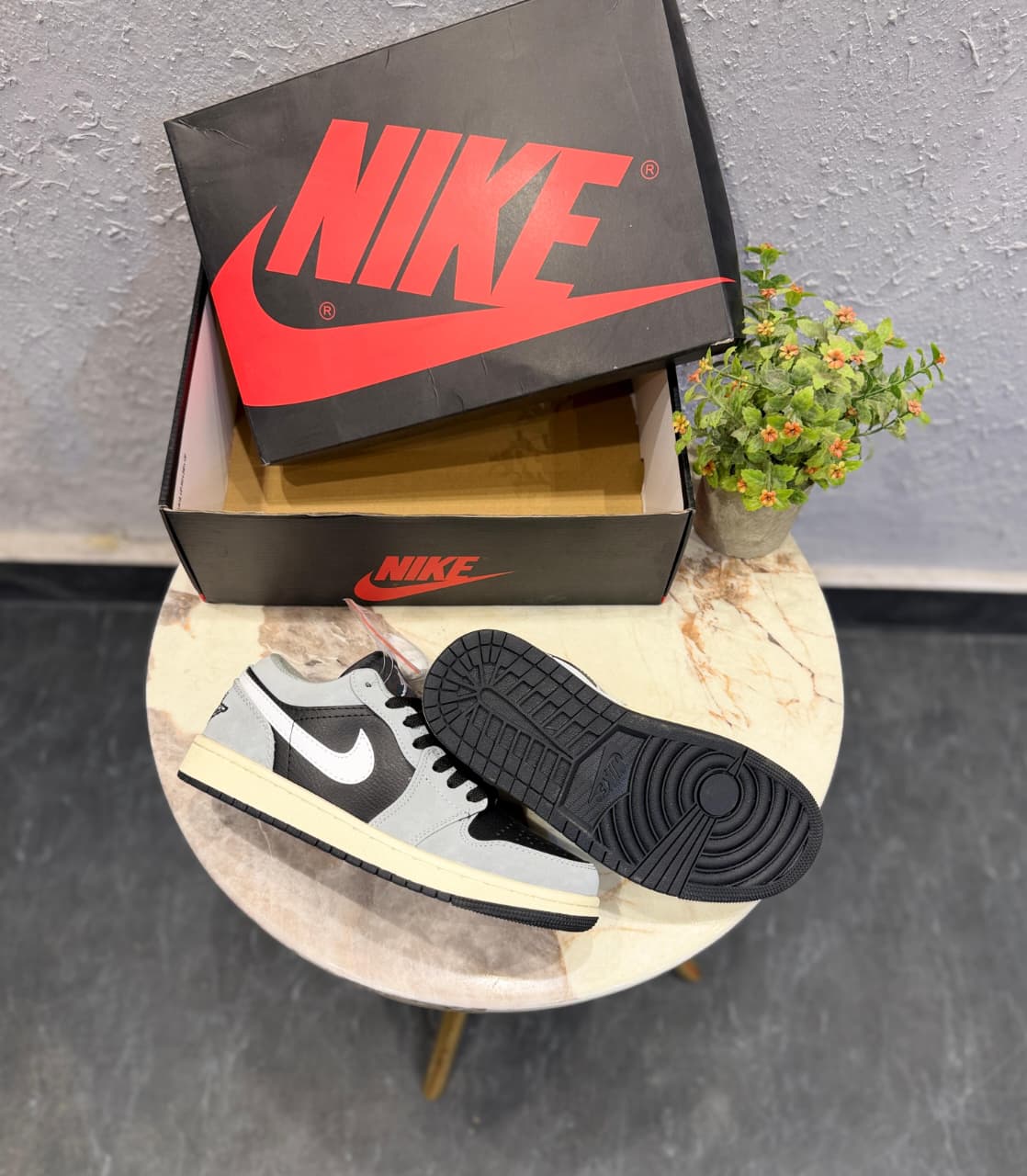 AIR JORDANS RETRO 1 REVERSE SHADOW