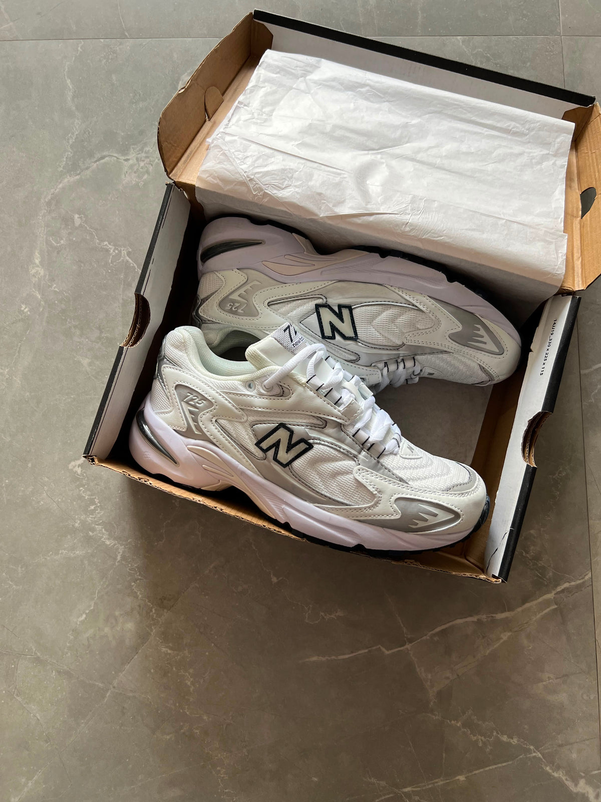 NEW BALANCE 725