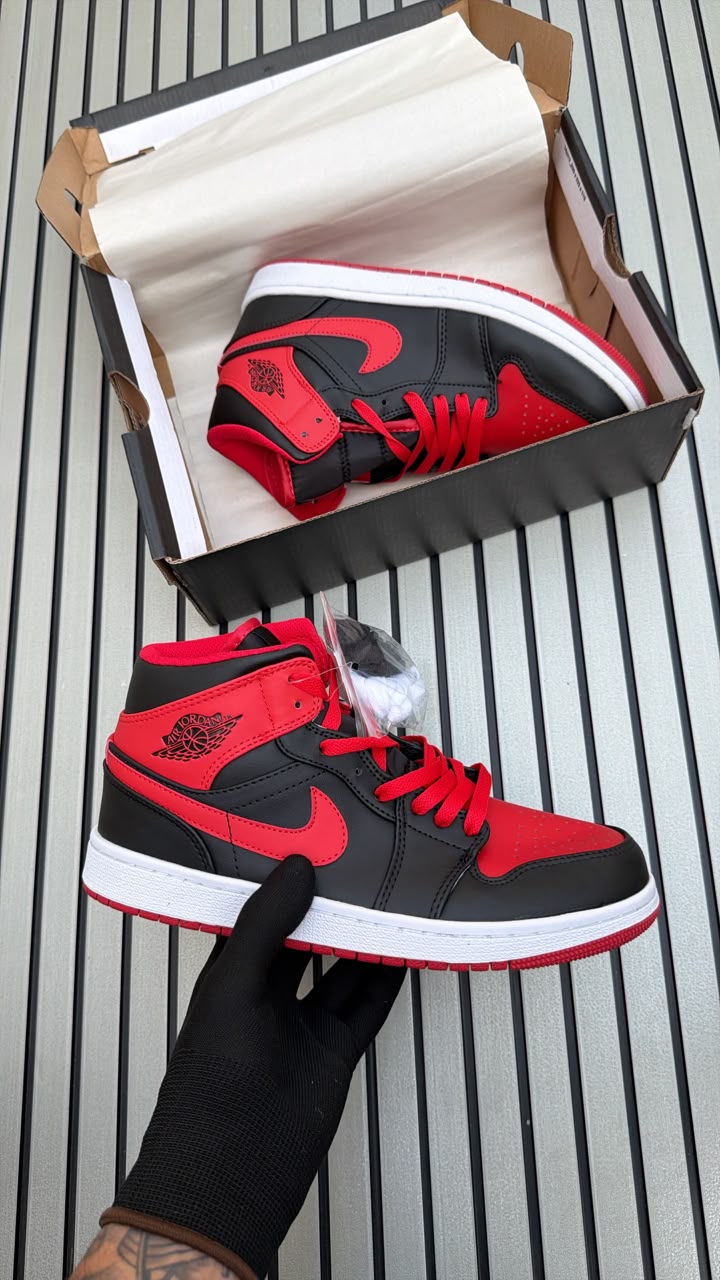 NIKE AIR JORDAN ONE MID ALTERNATE BRED