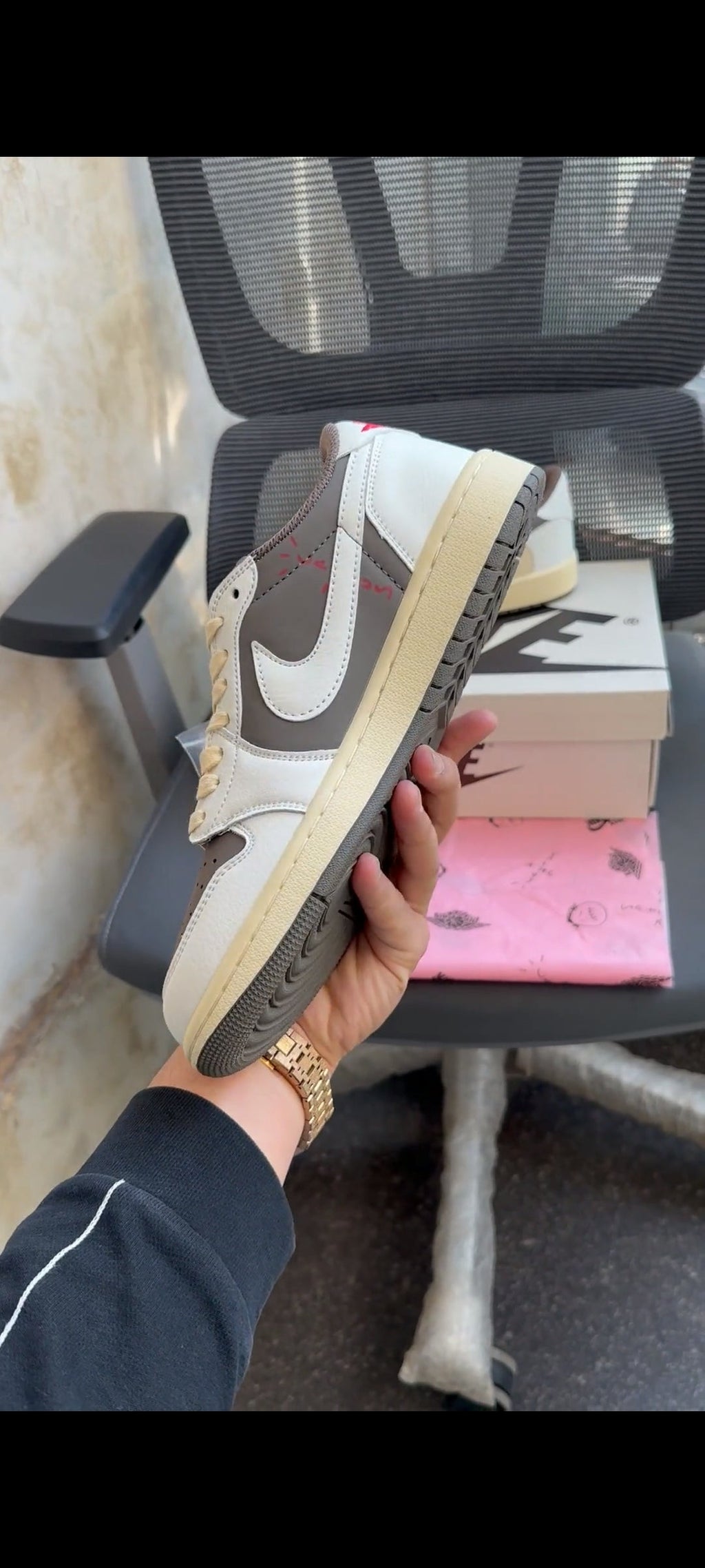 NIKE AIR JORDAN  TRAVIS SCOTT  LOW  REVERSE MOCHA U.A