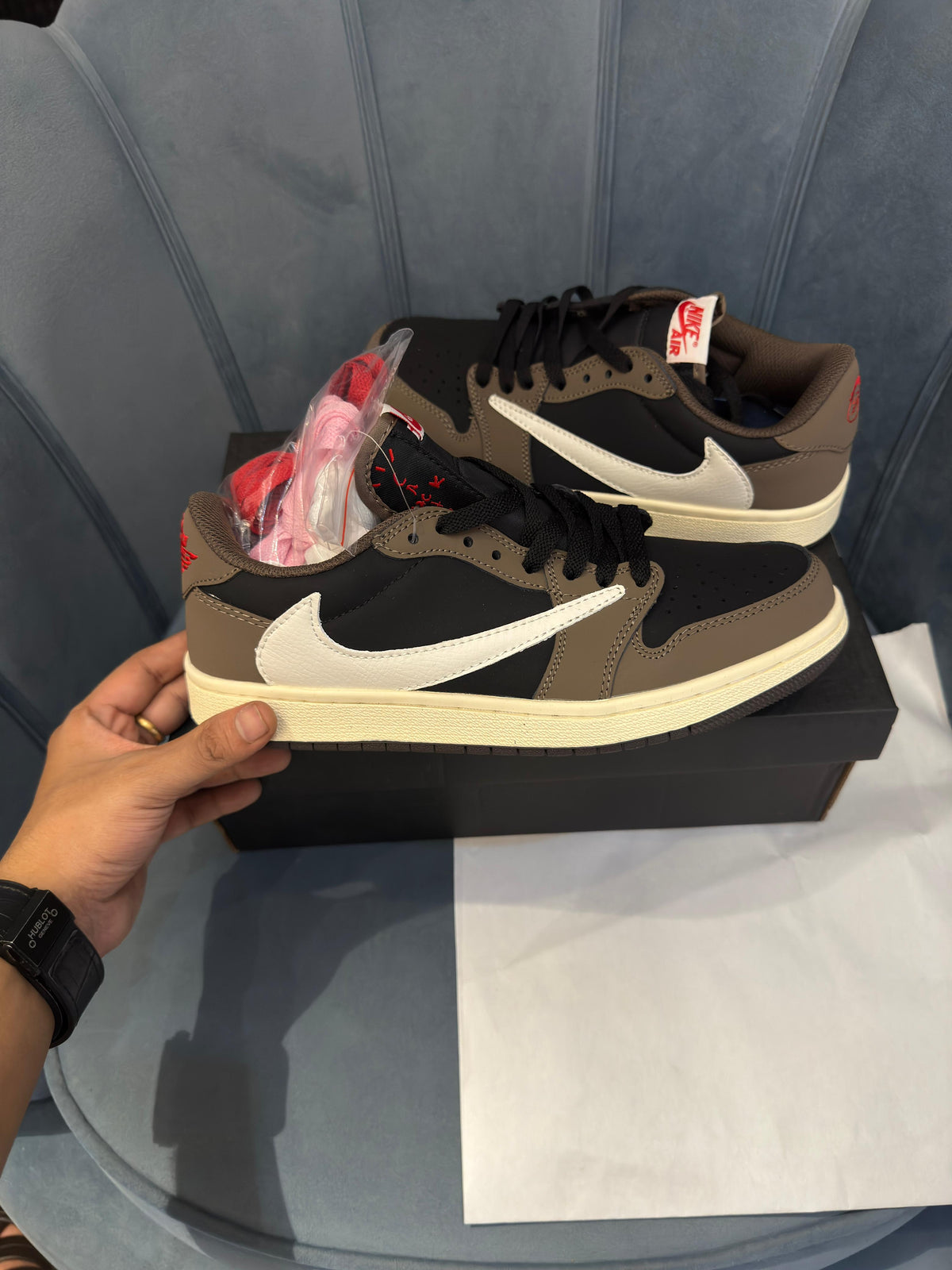 J1 LOW TRAVIS SCOTT DARK MOCHA