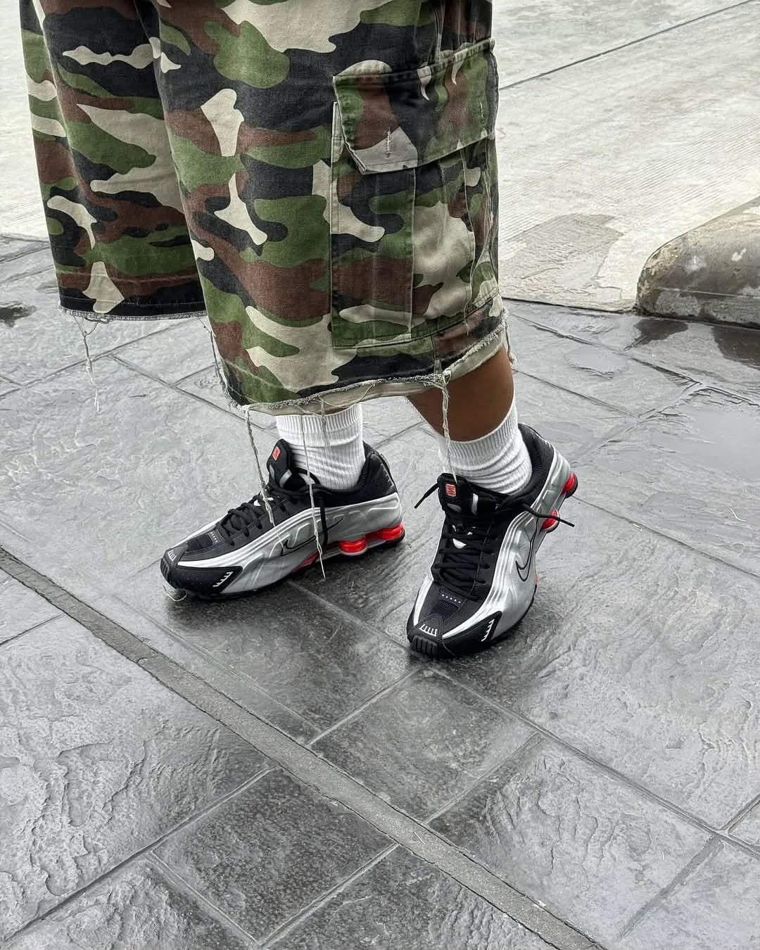 NIKE SHOX SILVER RED