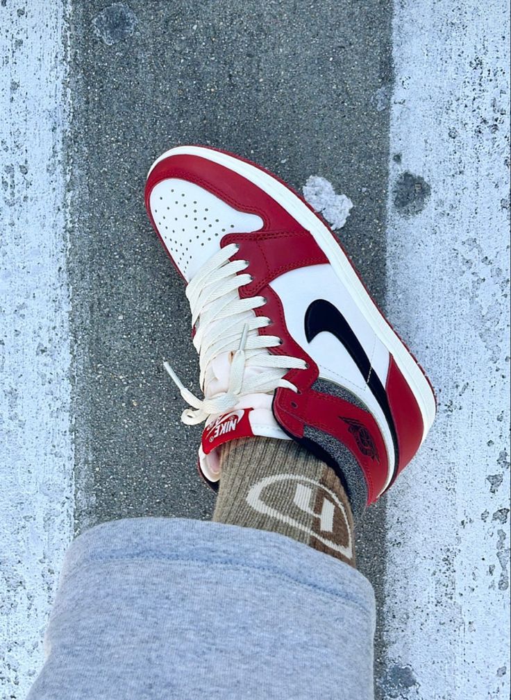 AIR JORDAN 1 HIGH LOST & FOUND U.A