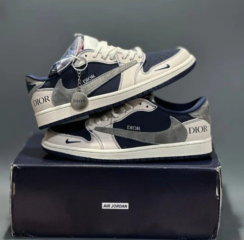 AIR JORDAN RETRO 1 LOW TRAVIS X DIOR