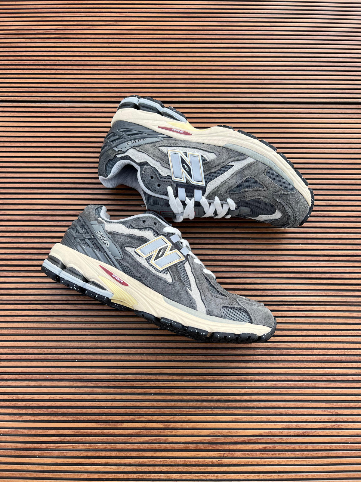 NEW BALANCE 1906 D