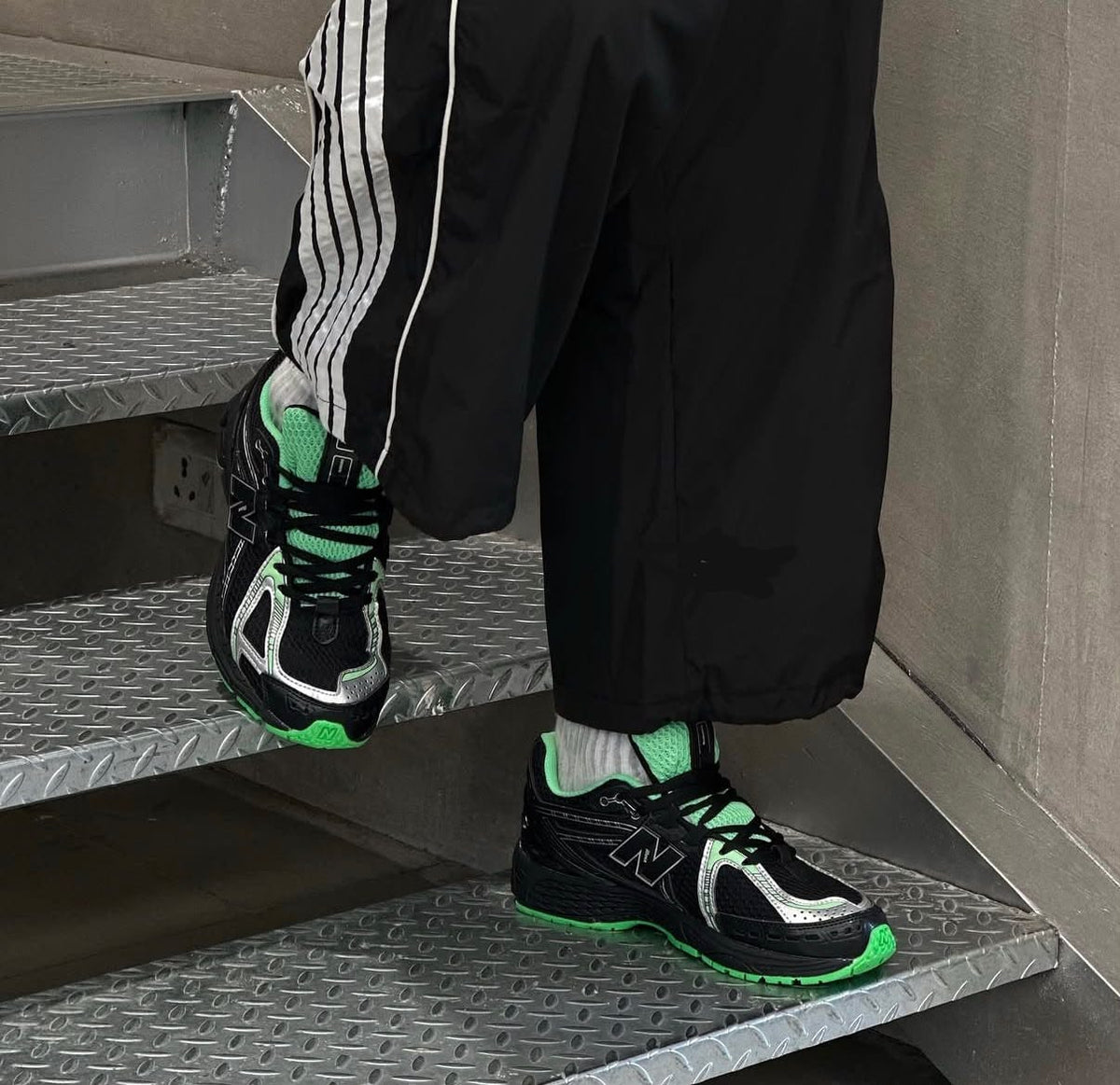NEW BALANCE 1906 METALLIC GREEN