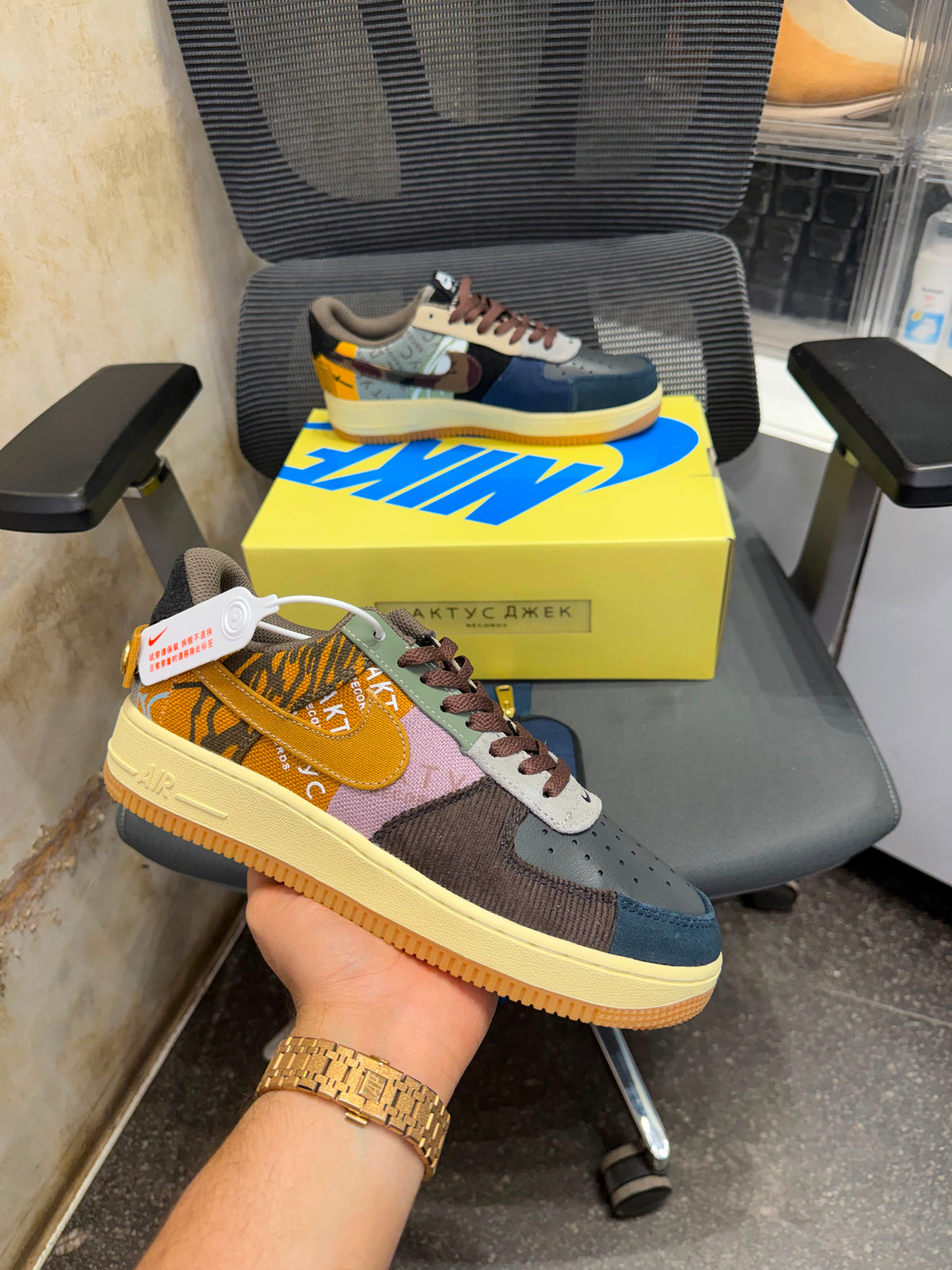 NIKE AIRFORCE 1 LOW X TRAVIS SCOTT CACTUS JACK