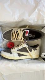 NIKE AIR JORDAN  TRAVIS SCOTT  LOW  REVERSE MOCHA U.A