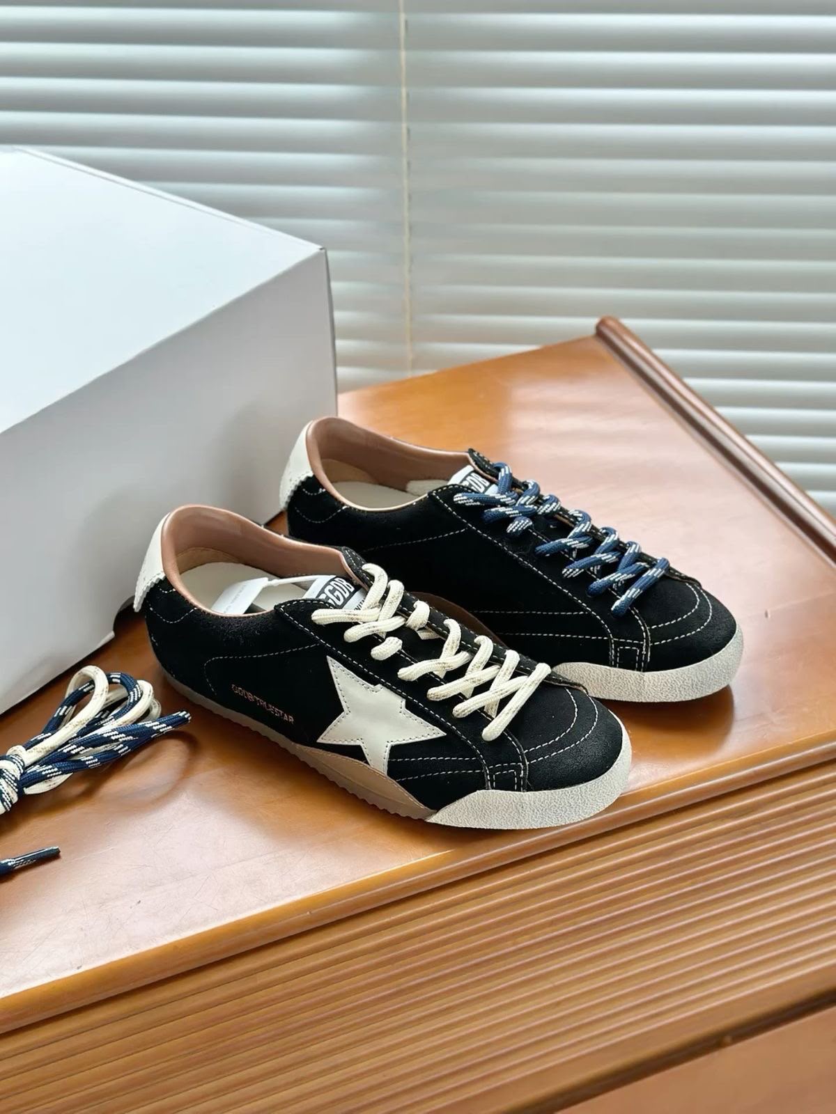 GOLDEN GOOSE TRUE STAR BLACK