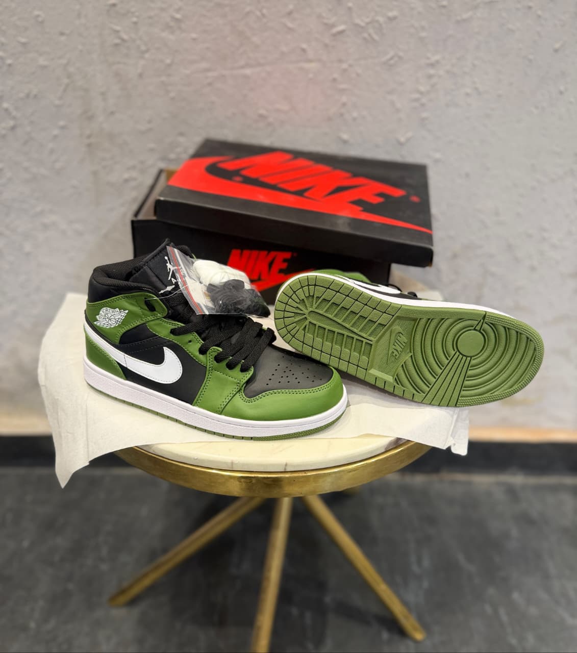 AIR JORDANS RETRO 1 MID CLAY GREEN