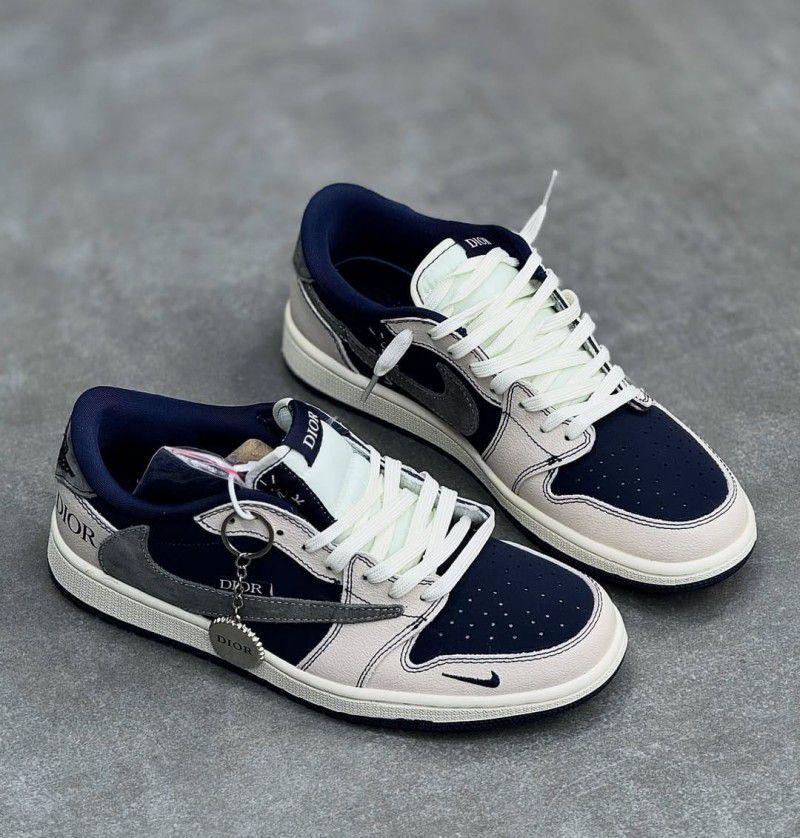 AIR JORDAN RETRO 1 LOW TRAVIS X DIOR