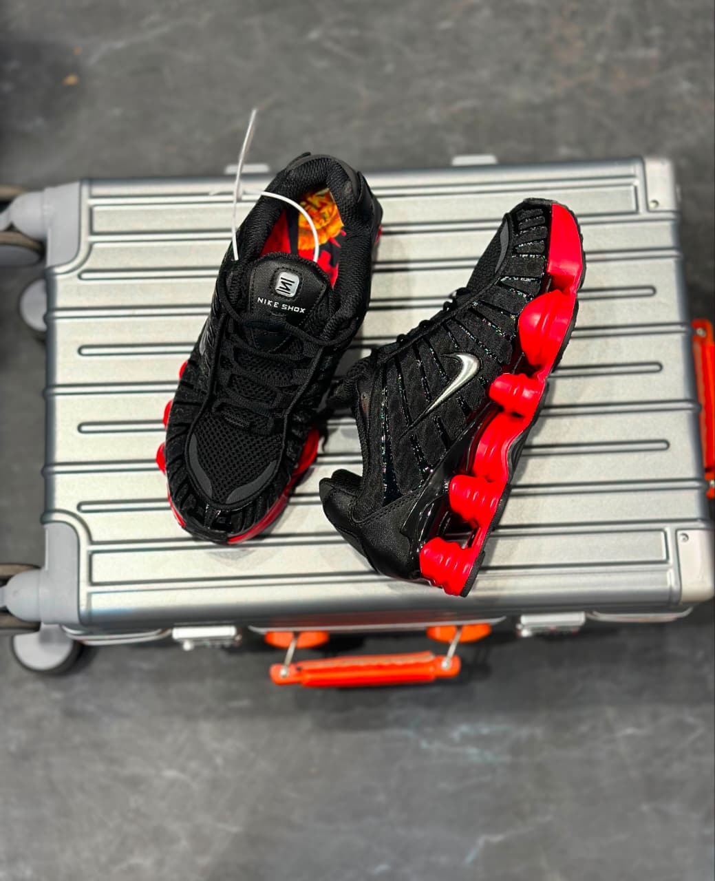 NIKE SHOX TL BLACK RED