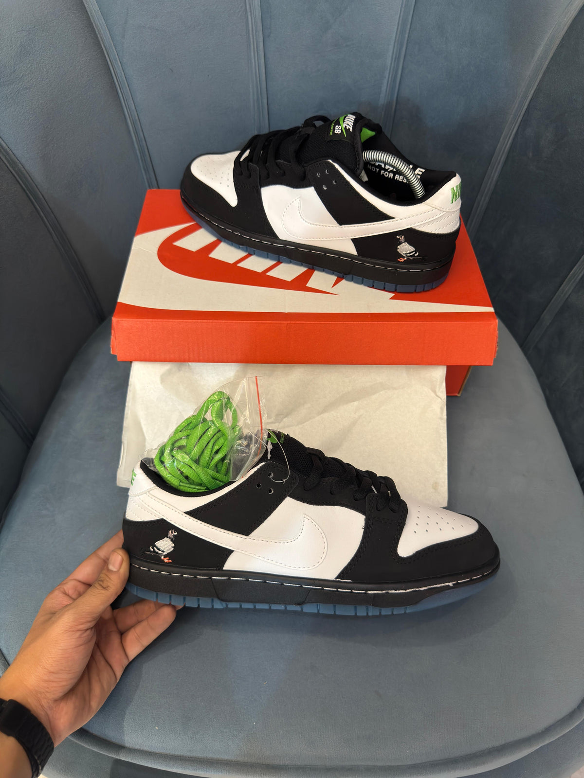 NIKE SB DUNK LOW NYC PIGEON PANDA