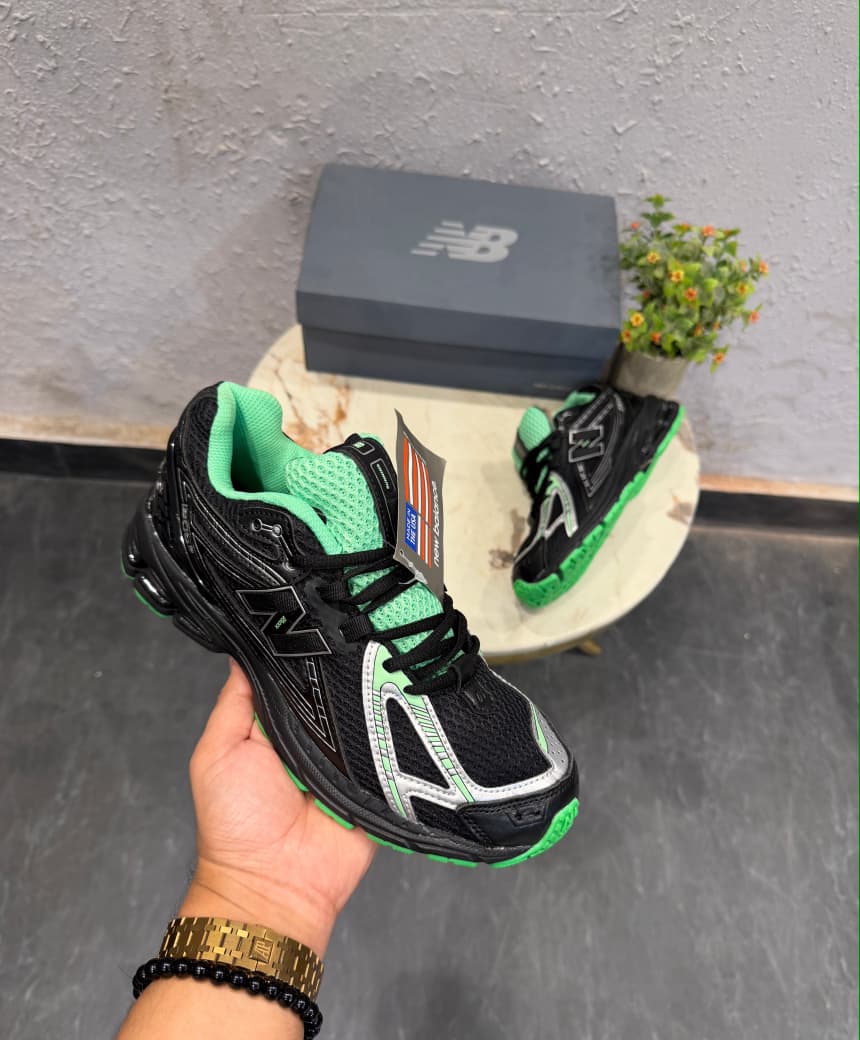NEW BALANCE 1906 METALLIC GREEN
